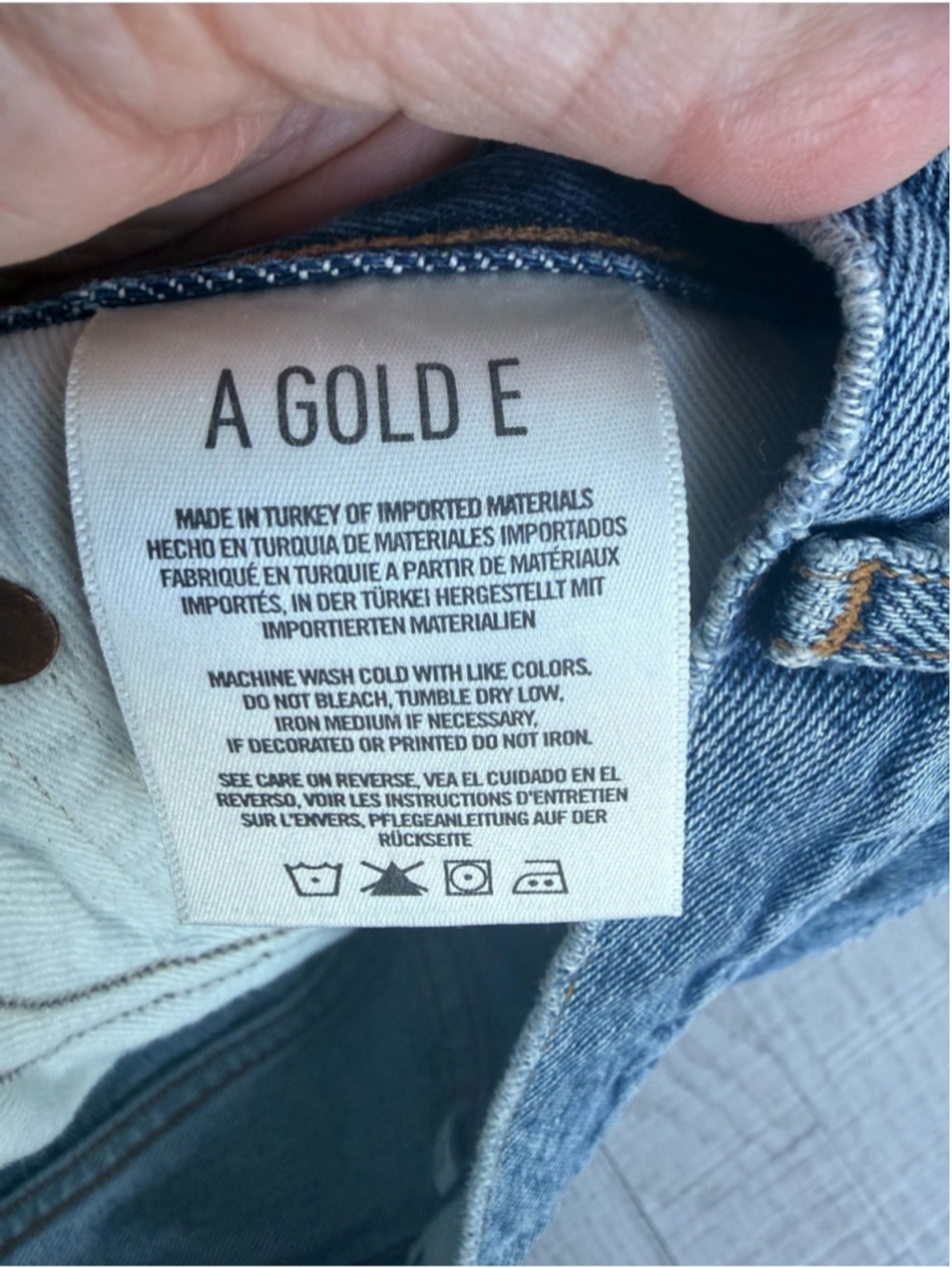 AGOLDE Parker Vintage Cutoff Denim Shorts in Medium Wash Distressed| Size 27 - Picture 6 of 8